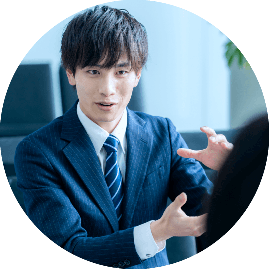 商談をする男性の営業のイメージ