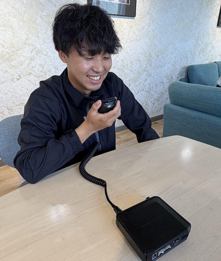 Kさん機械を確認中
